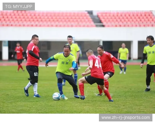 足球比赛中的球员沟通与配合默契